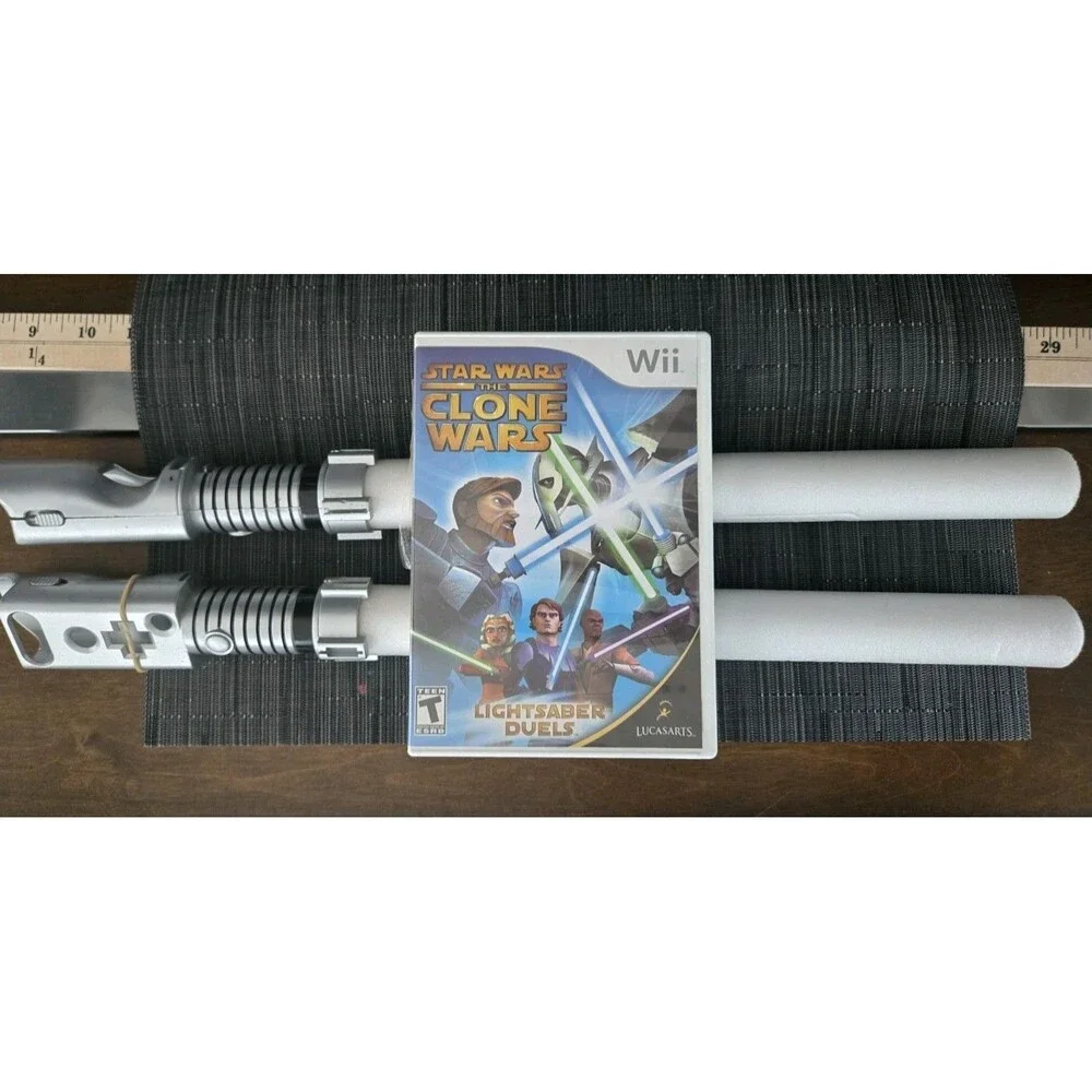 DreamGEAR DGI-1242 bundle Star Wars:The Clone Wars 2  Lightsaber & Complete Game